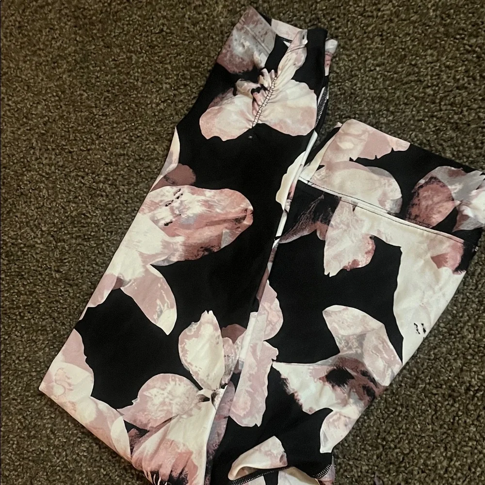 Calvin Klein Performance Black and Pink Floral Leggings - Picture 6 of 6
